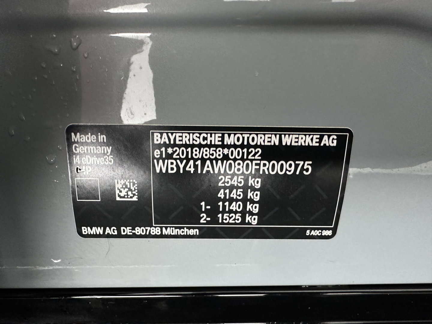 BMW i4 eDrive35 70 kWh M-Sportpack [3-Fase-11kW] (INCL.BTW) *LEATHER-MICROFIBRE | FULL-LED | ADAPTIVE-CRUISE |SPORTSEATS | CAMERA | DAB | DIGI-COCKPIT | NAVI-FULLMAP | AMBIENT-LIGHT | ECC | PDC | CARPLAY | TOWBAR | 18''ALU*