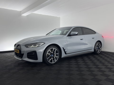 BMW i4 eDrive35 70 kWh M-Sportpack [3-Fase-11kW] (INCL.BTW) *LEATHER-MICROFIBRE | FULL-LED | ADAPTIVE-CRUISE |SPORTSEATS | CAMERA | DAB | DIGI-COCKPIT | NAVI-FULLMAP | AMBIENT-LIGHT | ECC | PDC | CARPLAY | TOWBAR | 18''ALU*