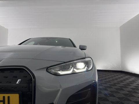 BMW i4 eDrive35 70 kWh M-Sportpack [3-Fase-11kW] (INCL.BTW) *LEATHER-MICROFIBRE | FULL-LED | ADAPTIVE-CRUISE |SPORTSEATS | CAMERA | DAB | DIGI-COCKPIT | NAVI-FULLMAP | AMBIENT-LIGHT | ECC | PDC | CARPLAY | TOWBAR | 18''ALU*