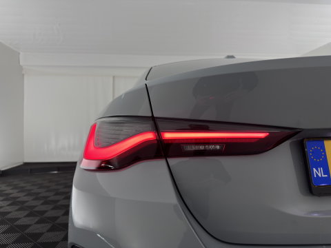 BMW i4 eDrive35 70 kWh M-Sportpack [3-Fase-11kW] (INCL.BTW) *LEATHER-MICROFIBRE | FULL-LED | ADAPTIVE-CRUISE |SPORTSEATS | CAMERA | DAB | DIGI-COCKPIT | NAVI-FULLMAP | AMBIENT-LIGHT | ECC | PDC | CARPLAY | TOWBAR | 18''ALU*