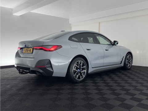 BMW i4 eDrive35 70 kWh M-Sportpack [3-Fase-11kW] (INCL.BTW) *LEATHER-MICROFIBRE | FULL-LED | ADAPTIVE-CRUISE |SPORTSEATS | CAMERA | DAB | DIGI-COCKPIT | NAVI-FULLMAP | AMBIENT-LIGHT | ECC | PDC | CARPLAY | TOWBAR | 18''ALU*