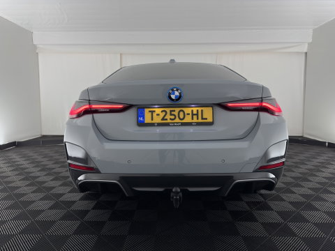 BMW i4 eDrive35 70 kWh M-Sportpack [3-Fase-11kW] (INCL.BTW) *LEATHER-MICROFIBRE | FULL-LED | ADAPTIVE-CRUISE |SPORTSEATS | CAMERA | DAB | DIGI-COCKPIT | NAVI-FULLMAP | AMBIENT-LIGHT | ECC | PDC | CARPLAY | TOWBAR | 18''ALU*