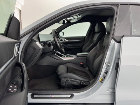 BMW i4 eDrive35 70 kWh M-Sportpack [3-Fase-11kW] (INCL.BTW) *LEATHER-MICROFIBRE | FULL-LED | ADAPTIVE-CRUISE |SPORTSEATS | CAMERA | DAB | DIGI-COCKPIT | NAVI-FULLMAP | AMBIENT-LIGHT | ECC | PDC | CARPLAY | TOWBAR | 18''ALU*