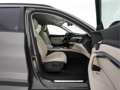 Audi Q8 e-tron 50 quattro Advanced Edition 95 kWh [3-Fase-22kW] {SoH-99%} (INCL-BTW)  Aut. *LEATHER | FULL-LED | MEMORY-PACK | ADAPTIVE-CRUISE | CAMERA | PRIVACY-GLASS | DIGI-COCKPIT | SHIFTPADDLES | DAB | AMBIENTLIGHT | TOWBAR | 20''ALU*