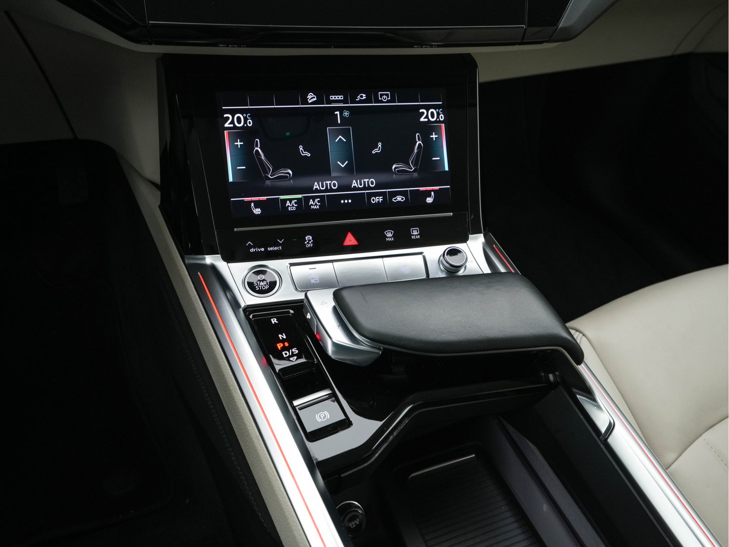 Audi Q8 e-tron 50 quattro Advanced Edition 95 kWh [3-Fase-22kW] {SoH-99%} (INCL-BTW)  Aut. *LEATHER | FULL-LED | MEMORY-PACK | ADAPTIVE-CRUISE | CAMERA | PRIVACY-GLASS | DIGI-COCKPIT | SHIFTPADDLES | DAB | AMBIENTLIGHT | TOWBAR | 20''ALU*