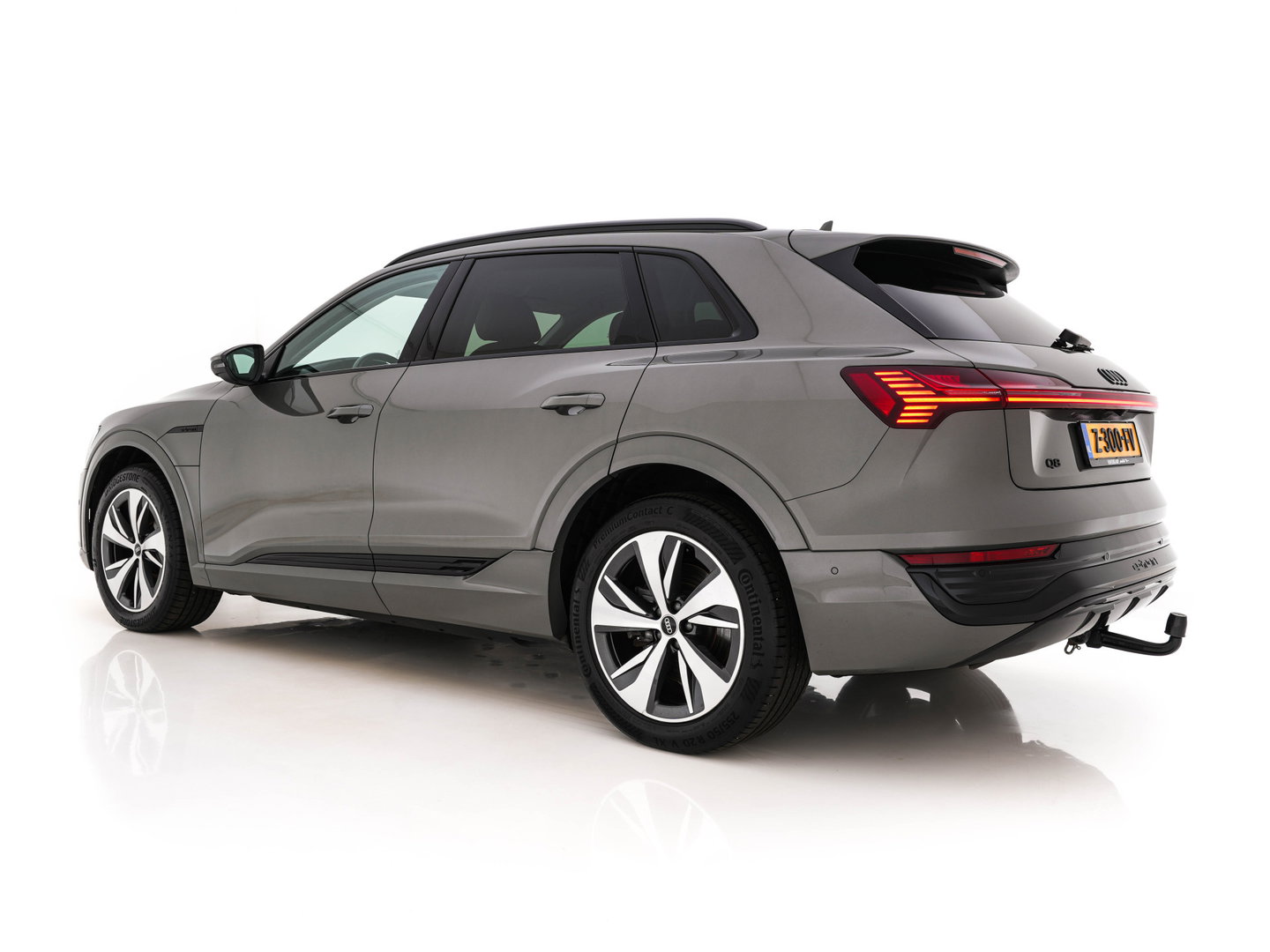 Audi Q8 e-tron 50 quattro Advanced Edition 95 kWh [3-Fase-22kW] {SoH-99%} (INCL-BTW)  Aut. *LEATHER | FULL-LED | MEMORY-PACK | ADAPTIVE-CRUISE | CAMERA | PRIVACY-GLASS | DIGI-COCKPIT | SHIFTPADDLES | DAB | AMBIENTLIGHT | TOWBAR | 20''ALU*