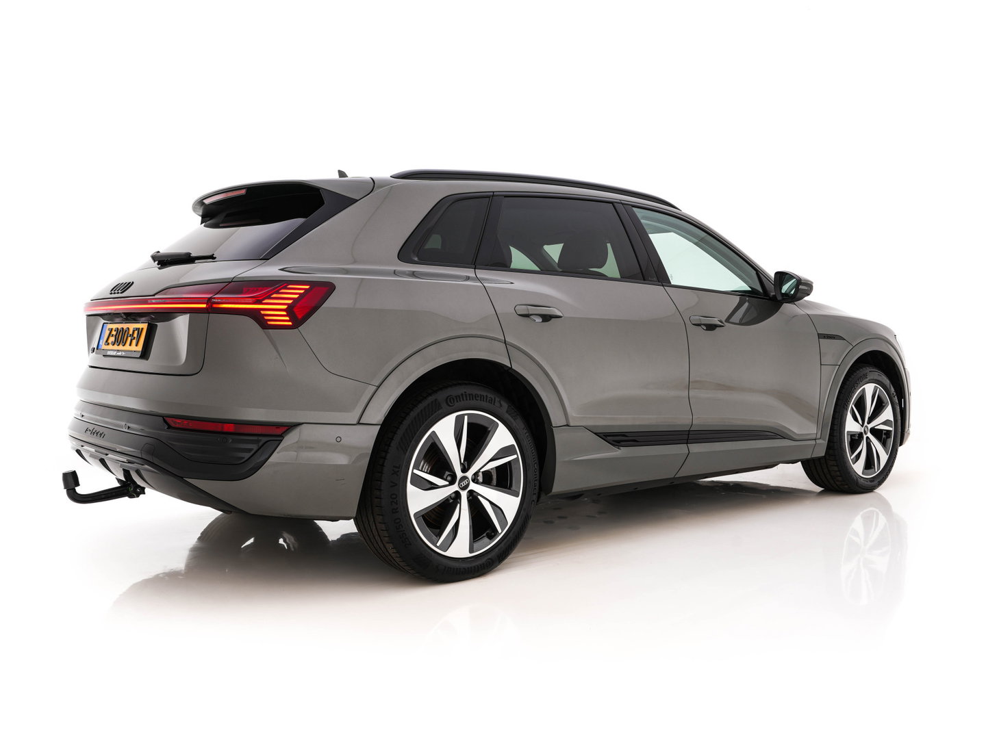 Audi Q8 e-tron 50 quattro Advanced Edition 95 kWh [3-Fase-22kW] {SoH-99%} (INCL-BTW)  Aut. *LEATHER | FULL-LED | MEMORY-PACK | ADAPTIVE-CRUISE | CAMERA | PRIVACY-GLASS | DIGI-COCKPIT | SHIFTPADDLES | DAB | AMBIENTLIGHT | TOWBAR | 20''ALU*
