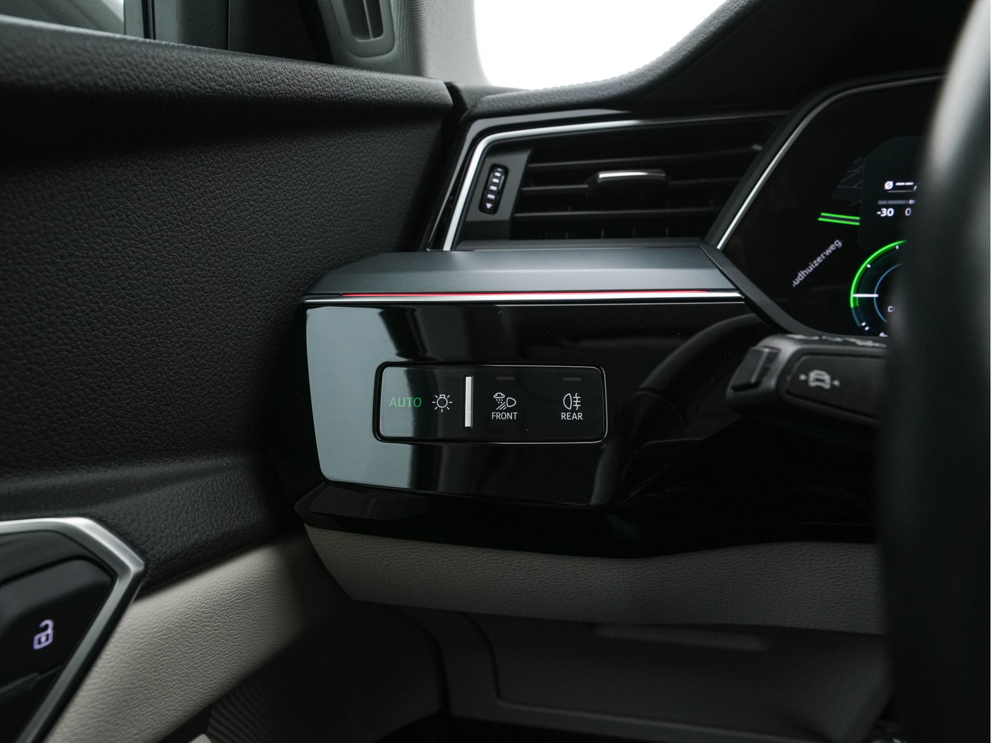 Audi Q8 e-tron 50 quattro Advanced Edition 95 kWh [3-Fase-22kW] {SoH-99%} (INCL-BTW)  Aut. *LEATHER | FULL-LED | MEMORY-PACK | ADAPTIVE-CRUISE | CAMERA | PRIVACY-GLASS | DIGI-COCKPIT | SHIFTPADDLES | DAB | AMBIENTLIGHT | TOWBAR | 20''ALU*