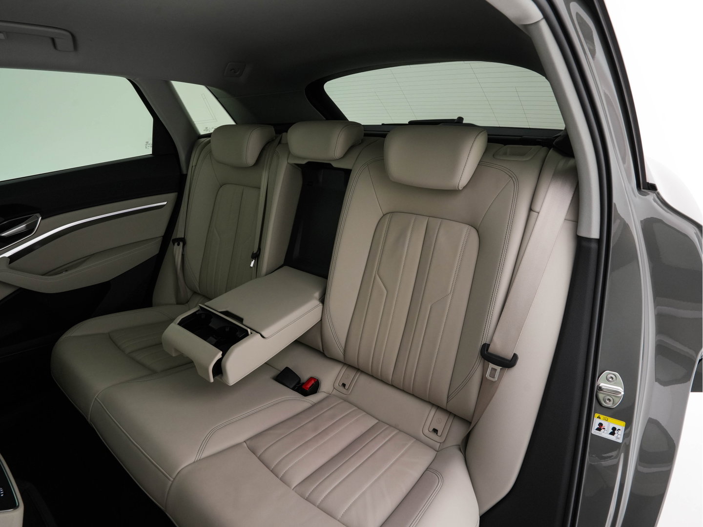 Audi Q8 e-tron 50 quattro Advanced Edition 95 kWh [3-Fase-22kW] {SoH-99%} (INCL-BTW)  Aut. *LEATHER | FULL-LED | MEMORY-PACK | ADAPTIVE-CRUISE | CAMERA | PRIVACY-GLASS | DIGI-COCKPIT | SHIFTPADDLES | DAB | AMBIENTLIGHT | TOWBAR | 20''ALU*