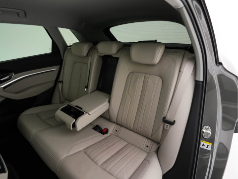 Audi Q8 e-tron 50 quattro Advanced Edition 95 kWh [3-Fase-22kW] {SoH-99%} (INCL-BTW)  Aut. *LEATHER | FULL-LED | MEMORY-PACK | ADAPTIVE-CRUISE | CAMERA | PRIVACY-GLASS | DIGI-COCKPIT | SHIFTPADDLES | DAB | AMBIENTLIGHT | TOWBAR | 20''ALU*