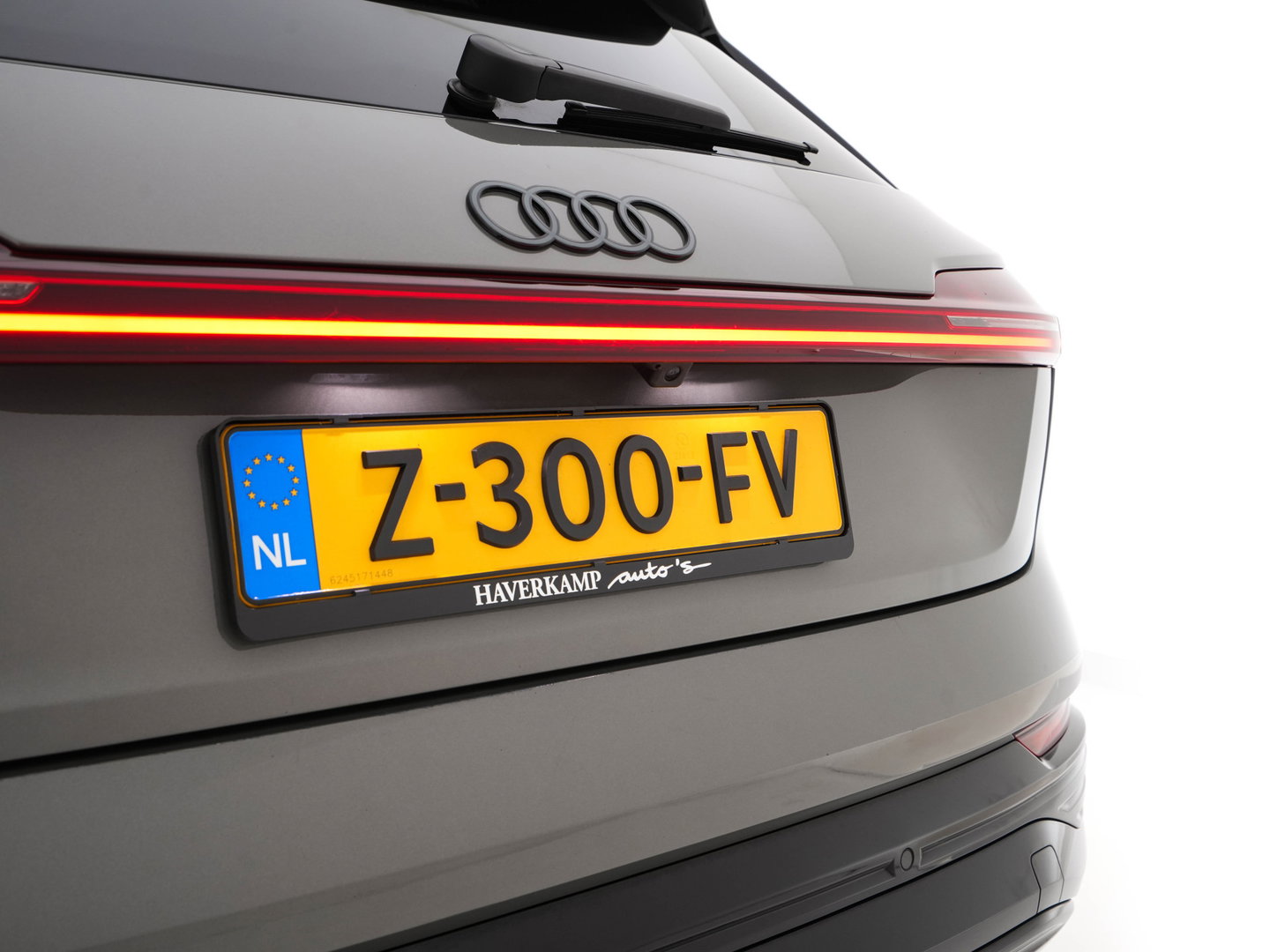 Audi Q8 e-tron 50 quattro Advanced Edition 95 kWh [3-Fase-22kW] {SoH-99%} (INCL-BTW)  Aut. *LEATHER | FULL-LED | MEMORY-PACK | ADAPTIVE-CRUISE | CAMERA | PRIVACY-GLASS | DIGI-COCKPIT | SHIFTPADDLES | DAB | AMBIENTLIGHT | TOWBAR | 20''ALU*