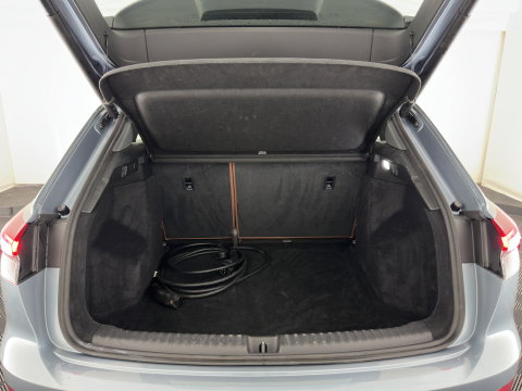 Audi Q4 e-tron 35 Launch edition Advanced Plus 55 kWh (INCL-BTW) Aut. *HEAT-PUMP | PANO | LEATHER | ADAPTIVE-CRUISE | MATRIX-LED | KEYLESS | SONOS-SOUND |  DIGI-COCKPIT | DAB | CARPLAY | HEATED-SPORTSEATS | CRUISE | 19''ALU*