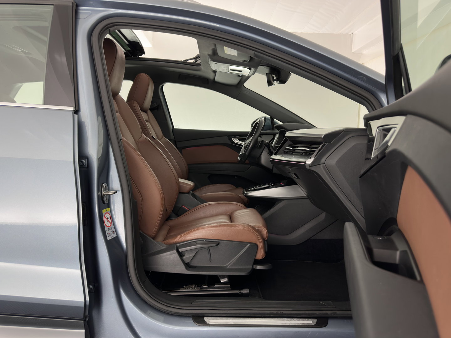 Audi Q4 e-tron 35 Launch edition Advanced Plus 55 kWh (INCL-BTW) Aut. *HEAT-PUMP | PANO | LEATHER | ADAPTIVE-CRUISE | MATRIX-LED | KEYLESS | SONOS-SOUND |  DIGI-COCKPIT | DAB | CARPLAY | HEATED-SPORTSEATS | CRUISE | 19''ALU*