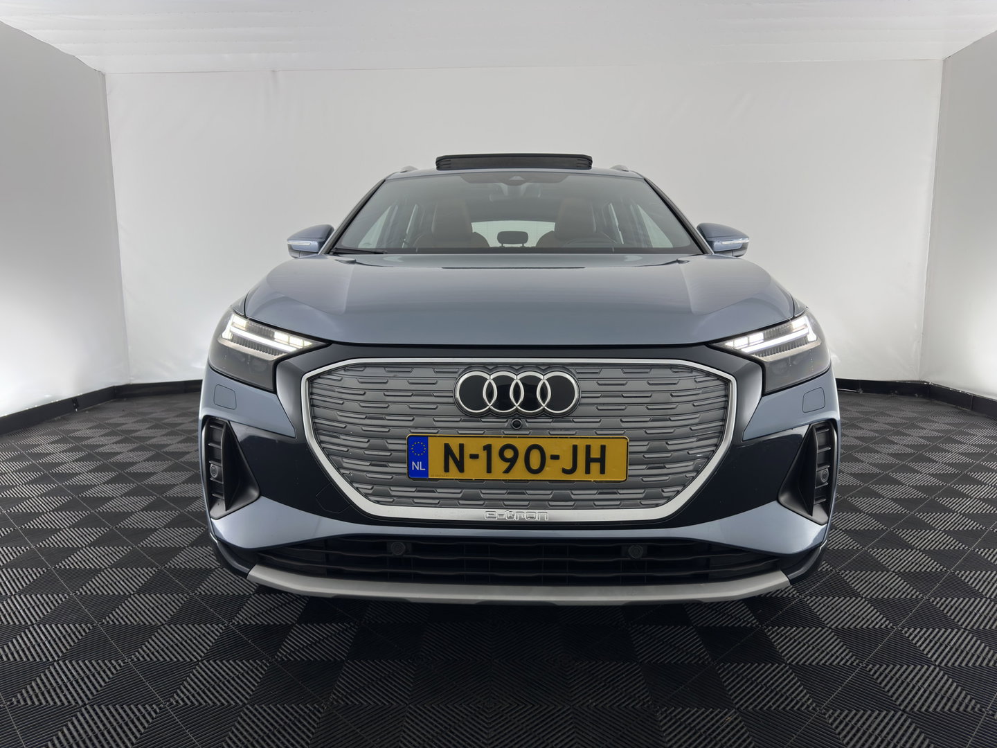 Audi Q4 e-tron 35 Launch edition Advanced Plus 55 kWh (INCL-BTW) Aut. *HEAT-PUMP | PANO | LEATHER | ADAPTIVE-CRUISE | MATRIX-LED | KEYLESS | SONOS-SOUND |  DIGI-COCKPIT | DAB | CARPLAY | HEATED-SPORTSEATS | CRUISE | 19''ALU*