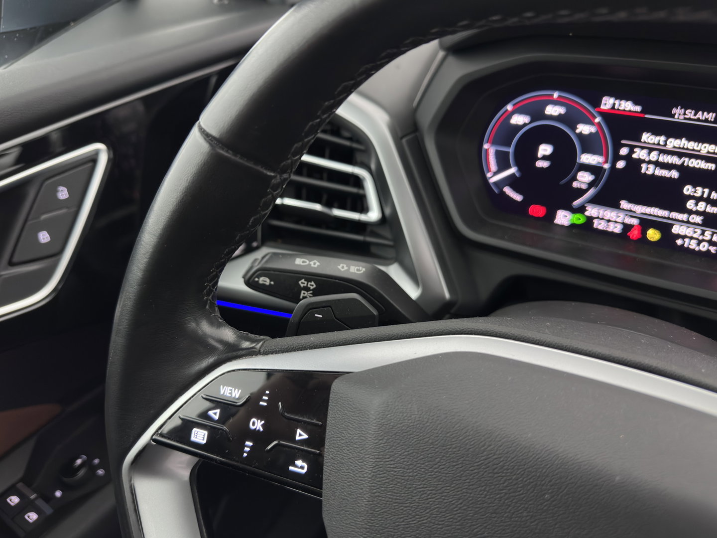 Audi Q4 e-tron 35 Launch edition Advanced Plus 55 kWh (INCL-BTW) Aut. *HEAT-PUMP | PANO | LEATHER | ADAPTIVE-CRUISE | MATRIX-LED | KEYLESS | SONOS-SOUND |  DIGI-COCKPIT | DAB | CARPLAY | HEATED-SPORTSEATS | CRUISE | 19''ALU*