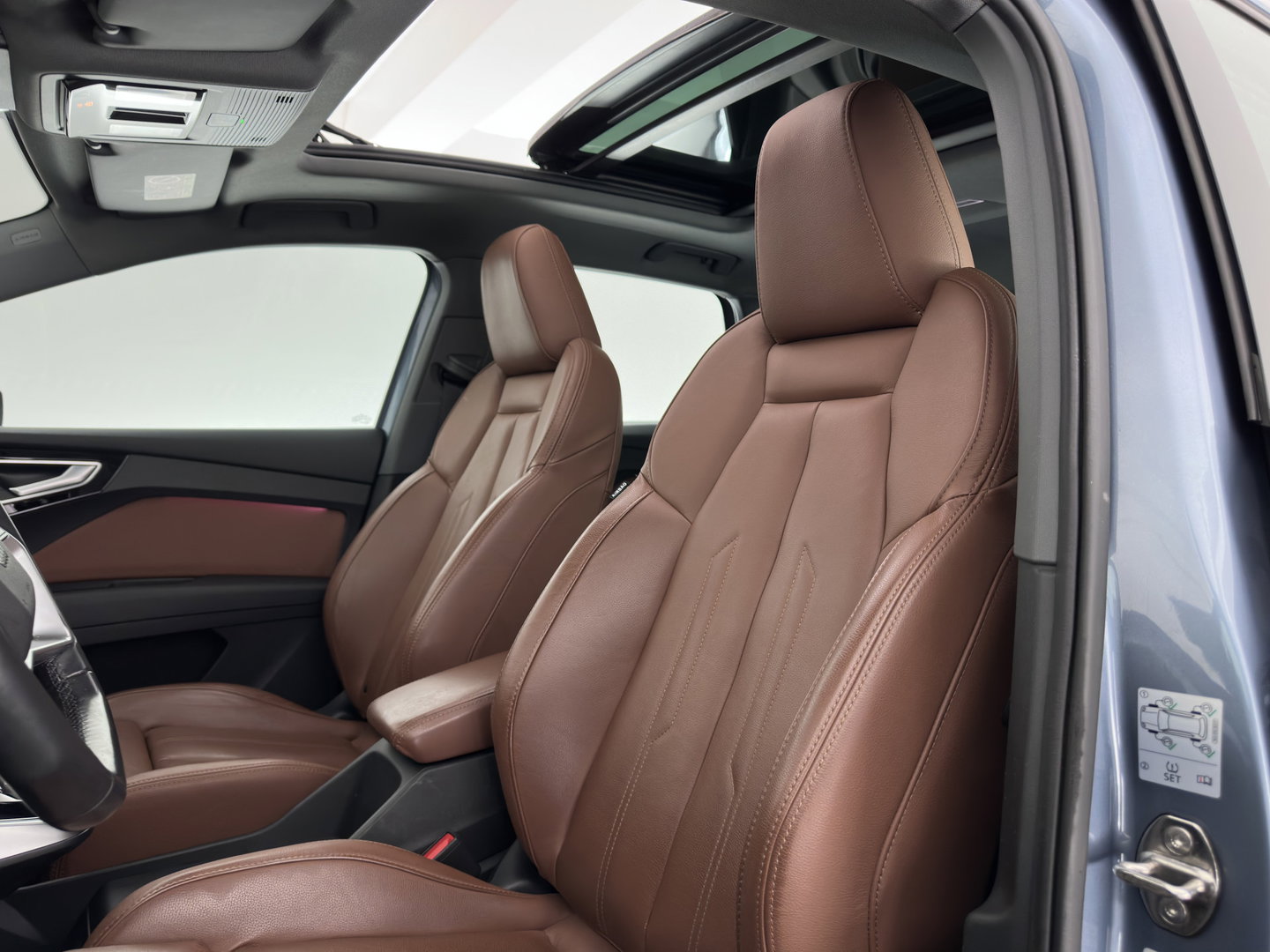 Audi Q4 e-tron 35 Launch edition Advanced Plus 55 kWh (INCL-BTW) Aut. *HEAT-PUMP | PANO | LEATHER | ADAPTIVE-CRUISE | MATRIX-LED | KEYLESS | SONOS-SOUND |  DIGI-COCKPIT | DAB | CARPLAY | HEATED-SPORTSEATS | CRUISE | 19''ALU*