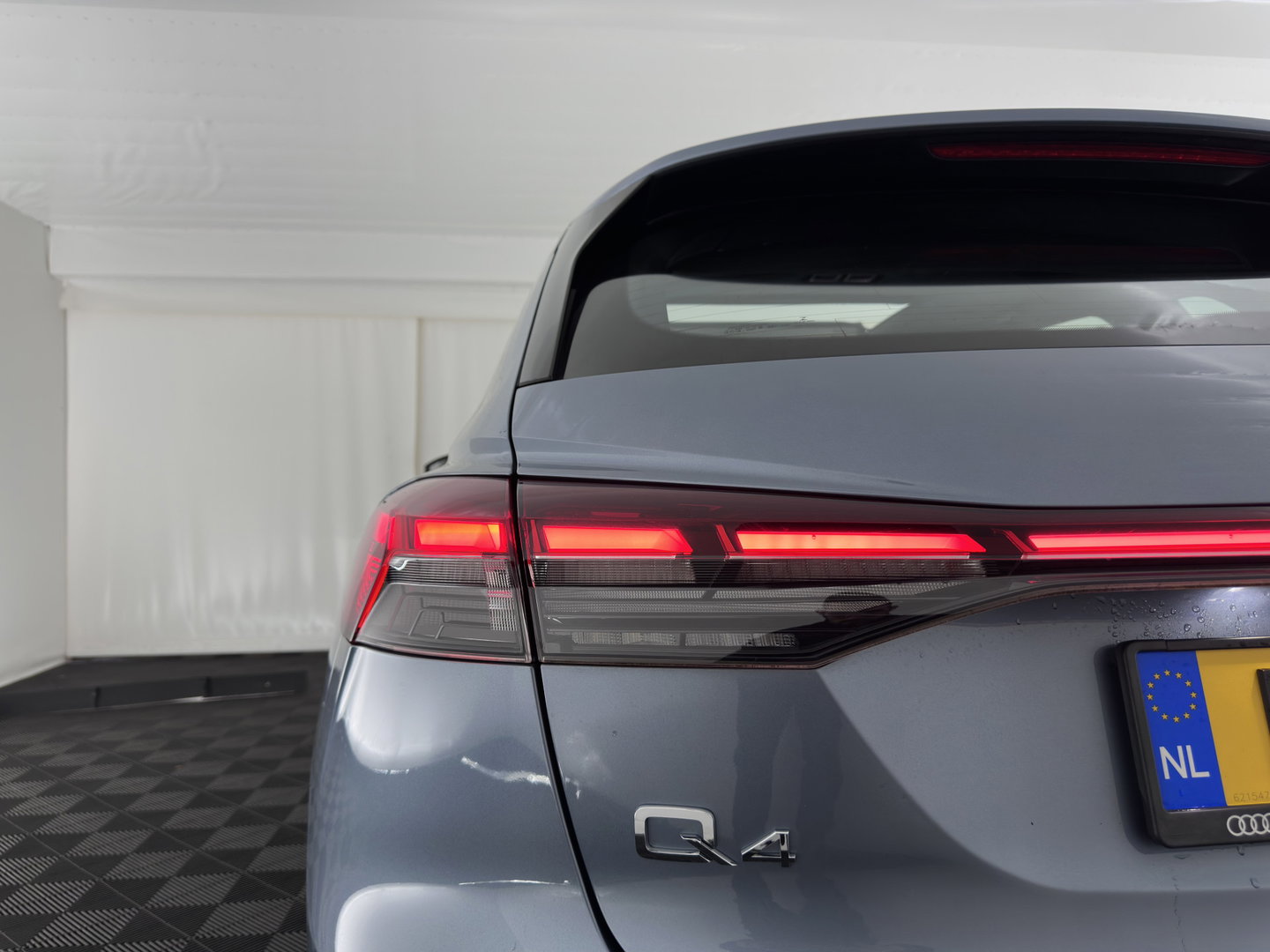 Audi Q4 e-tron 35 Launch edition Advanced Plus 55 kWh (INCL-BTW) Aut. *HEAT-PUMP | PANO | LEATHER | ADAPTIVE-CRUISE | MATRIX-LED | KEYLESS | SONOS-SOUND |  DIGI-COCKPIT | DAB | CARPLAY | HEATED-SPORTSEATS | CRUISE | 19''ALU*