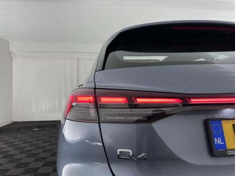 Audi Q4 e-tron 35 Launch edition Advanced Plus 55 kWh (INCL-BTW) Aut. *HEAT-PUMP | PANO | LEATHER | ADAPTIVE-CRUISE | MATRIX-LED | KEYLESS | SONOS-SOUND |  DIGI-COCKPIT | DAB | CARPLAY | HEATED-SPORTSEATS | CRUISE | 19''ALU*