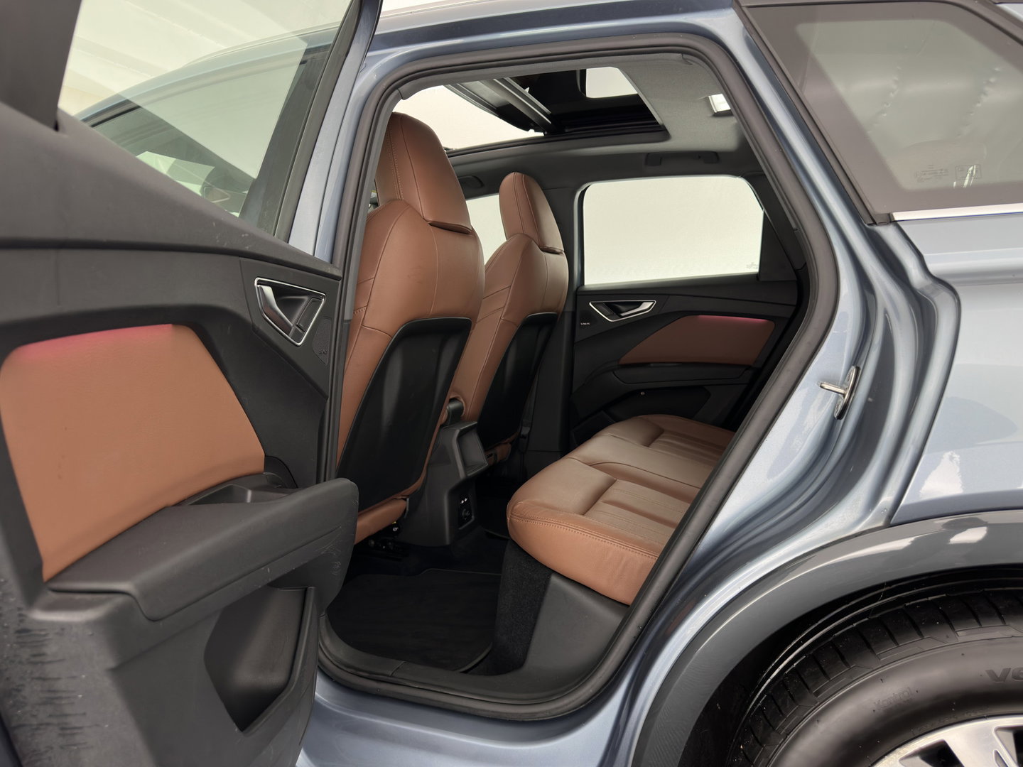 Audi Q4 e-tron 35 Launch edition Advanced Plus 55 kWh (INCL-BTW) Aut. *HEAT-PUMP | PANO | LEATHER | ADAPTIVE-CRUISE | MATRIX-LED | KEYLESS | SONOS-SOUND |  DIGI-COCKPIT | DAB | CARPLAY | HEATED-SPORTSEATS | CRUISE | 19''ALU*