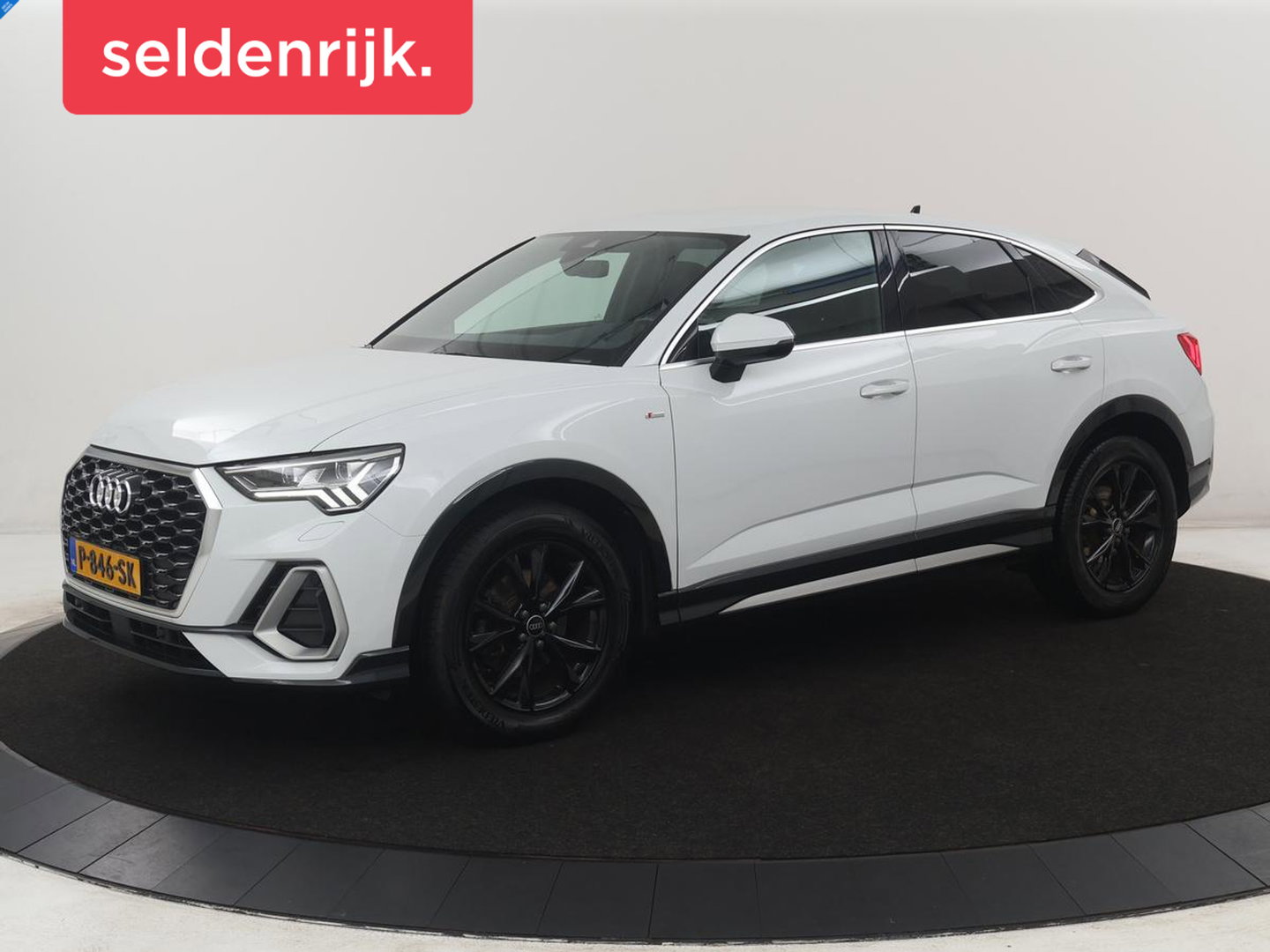Audi Q3 Sportback 35 TFSI S Edition Camera | Adaptive cruise control | Carplay | Stoelverwarming | Elektrische kofferbak | S-Line |