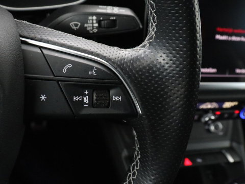 Audi Q3 Sportback 35 TFSI S Edition Camera | Adaptive cruise control | Carplay | Stoelverwarming | Elektrische kofferbak | S-Line |