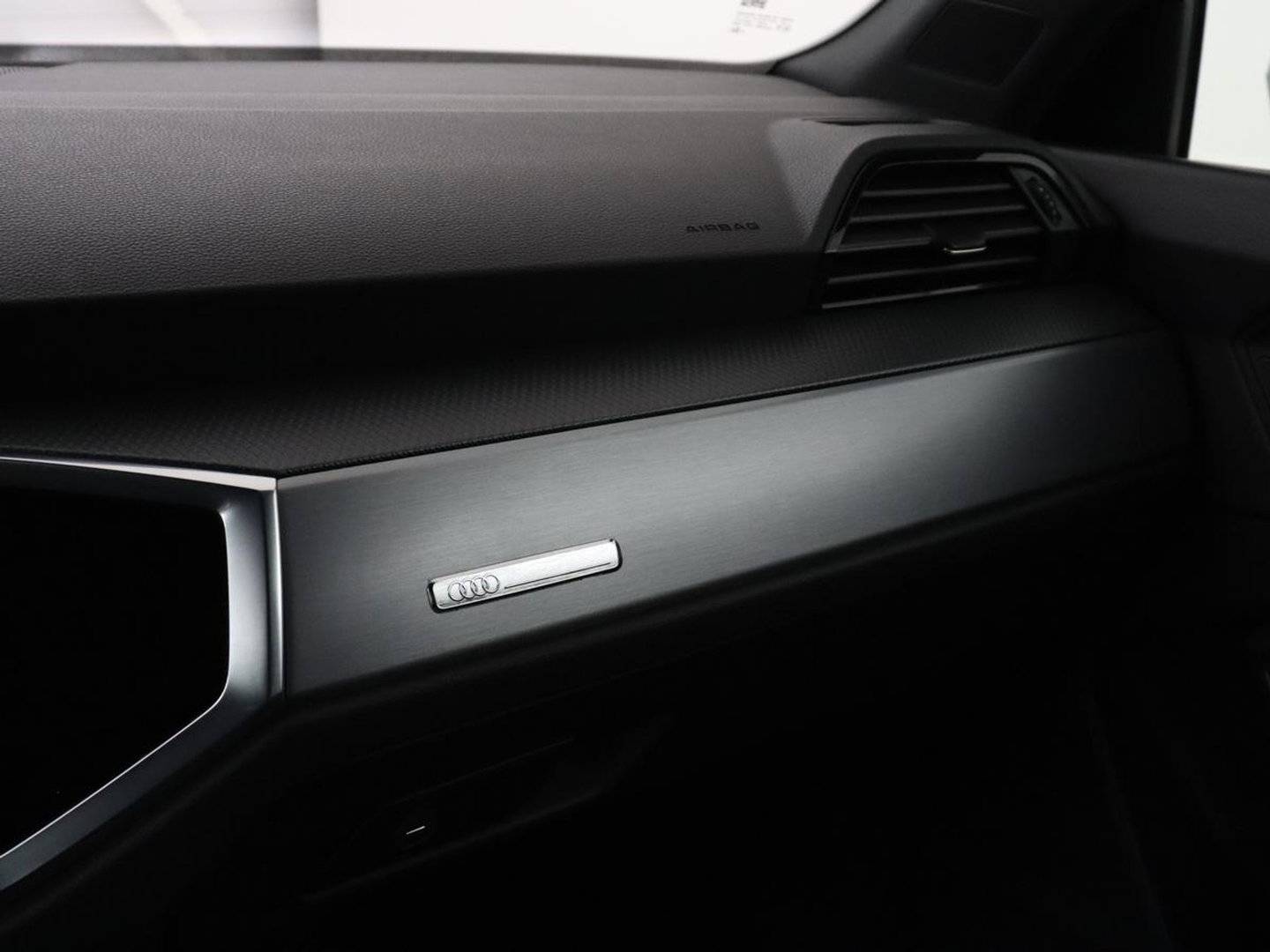 Audi Q3 Sportback 35 TFSI S Edition Camera | Adaptive cruise control | Carplay | Stoelverwarming | Elektrische kofferbak | S-Line |