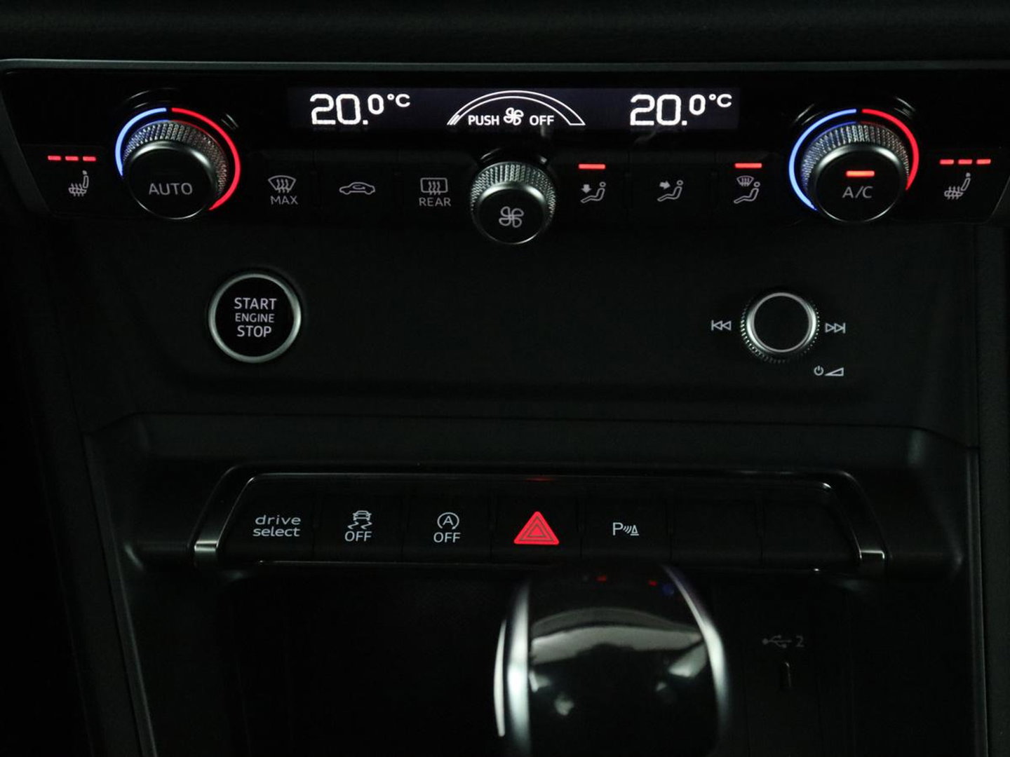 Audi Q3 Sportback 35 TFSI S Edition Camera | Adaptive cruise control | Carplay | Stoelverwarming | Elektrische kofferbak | S-Line |