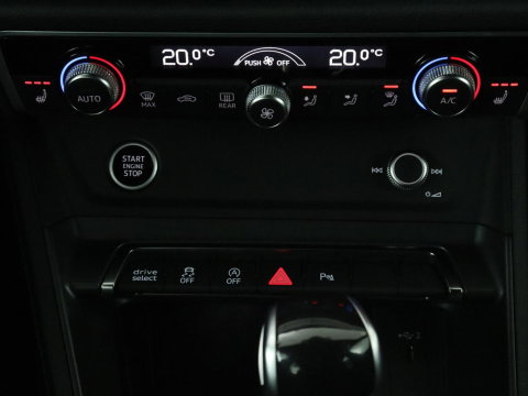 Audi Q3 Sportback 35 TFSI S Edition Camera | Adaptive cruise control | Carplay | Stoelverwarming | Elektrische kofferbak | S-Line |
