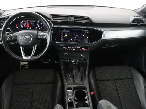 Audi Q3 Sportback 35 TFSI S Edition Camera | Adaptive cruise control | Carplay | Stoelverwarming | Elektrische kofferbak | S-Line |