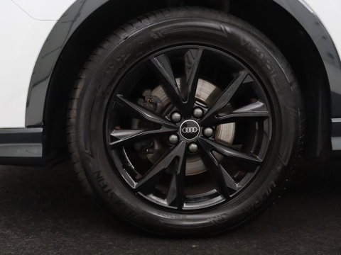 Audi Q3 Sportback 35 TFSI S Edition Camera | Adaptive cruise control | Carplay | Stoelverwarming | Elektrische kofferbak | S-Line |
