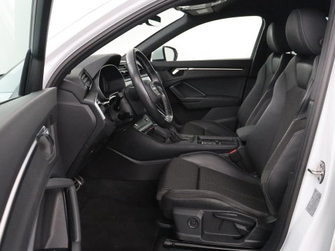 Audi Q3 Sportback 35 TFSI S Edition Camera | Adaptive cruise control | Carplay | Stoelverwarming | Elektrische kofferbak | S-Line |