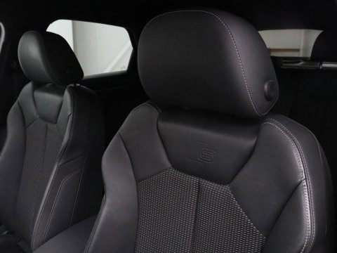 Audi Q3 Sportback 35 TFSI S Edition Camera | Adaptive cruise control | Carplay | Stoelverwarming | Elektrische kofferbak | S-Line |