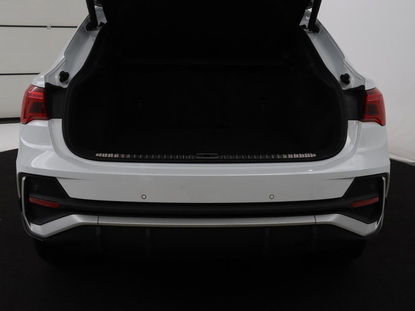 Audi Q3 Sportback 35 TFSI S Edition Camera | Adaptive cruise control | Carplay | Stoelverwarming | Elektrische kofferbak | S-Line |