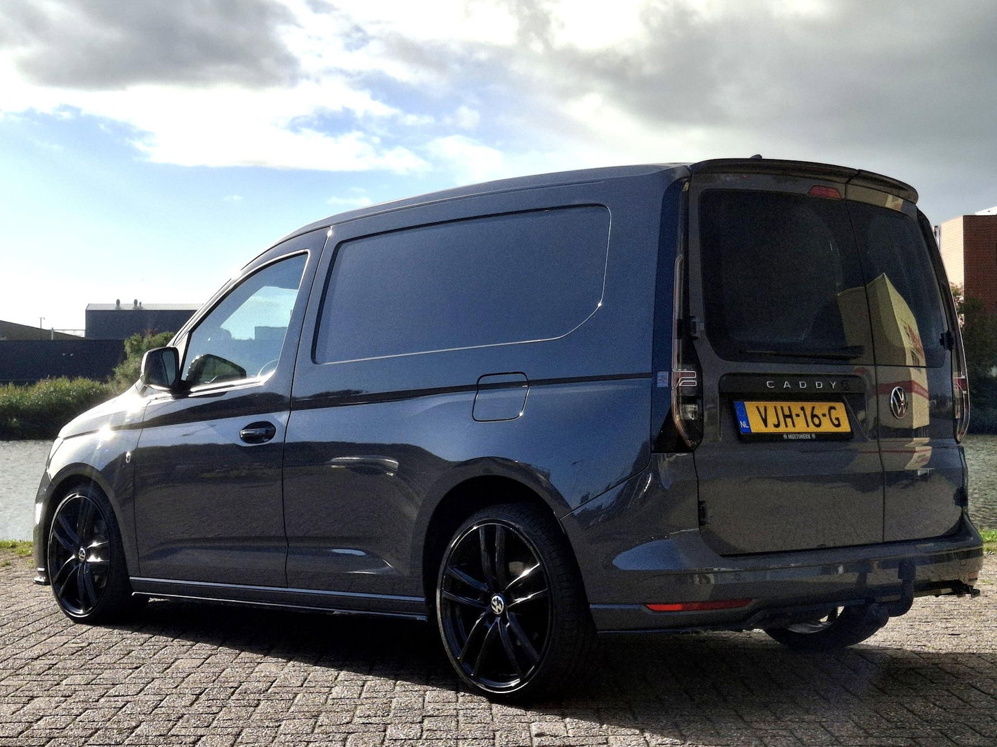 Volkswagen Caddy Cargo 2.0 TDI BUMPERPAKKET | CAMERA | AUT | LED | CUSTOM LEDER | SENSOREN VOOR + ACHTER
