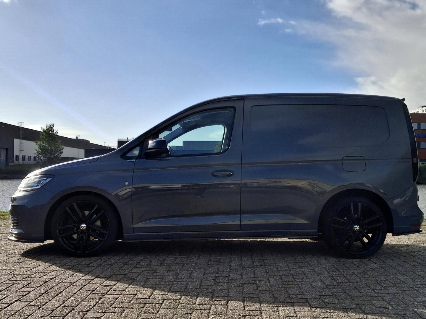 Volkswagen Caddy Cargo 2.0 TDI BUMPERPAKKET | CAMERA | AUT | LED | CUSTOM LEDER | SENSOREN VOOR + ACHTER