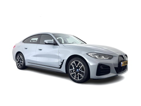 BMW i4 eDrive35 70 kWh M-Sportpack [3-Fase-11kW] (INCL.BTW) *LEATHER-MICROFIBRE | FULL-LED | ADAPTIVE-CRUISE |SPORTSEATS | CAMERA | DAB | DIGI-COCKPIT | NAVI-FULLMAP | AMBIENT-LIGHT | ECC | PDC | CARPLAY | TOWBAR | 18''ALU*