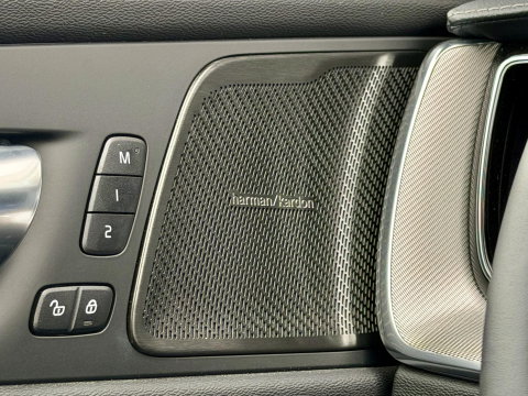 Volvo XC60 2.0 T8 455 PK Plug-in hybrid AWD Ultra Black Ed. |Pano|H/K|Leer|Massage|Ventilatie|
