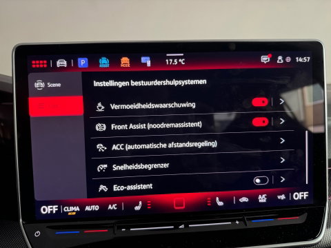Volkswagen Golf 2.0 TSI GTI Pano|HuD|Harman Kardon|Camera|Sfeer