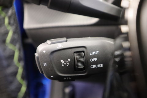 Peugeot 208 1.2 PureTech GT Pack ACC Navi Keyless LED Panoramadak 24 maanden garantie mogelijk (*vraag naar de voorwaarden)