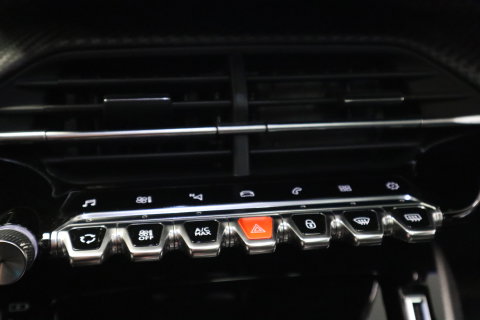 Peugeot 208 1.2 PureTech GT Pack ACC Navi Keyless LED Panoramadak 24 maanden garantie mogelijk (*vraag naar de voorwaarden)