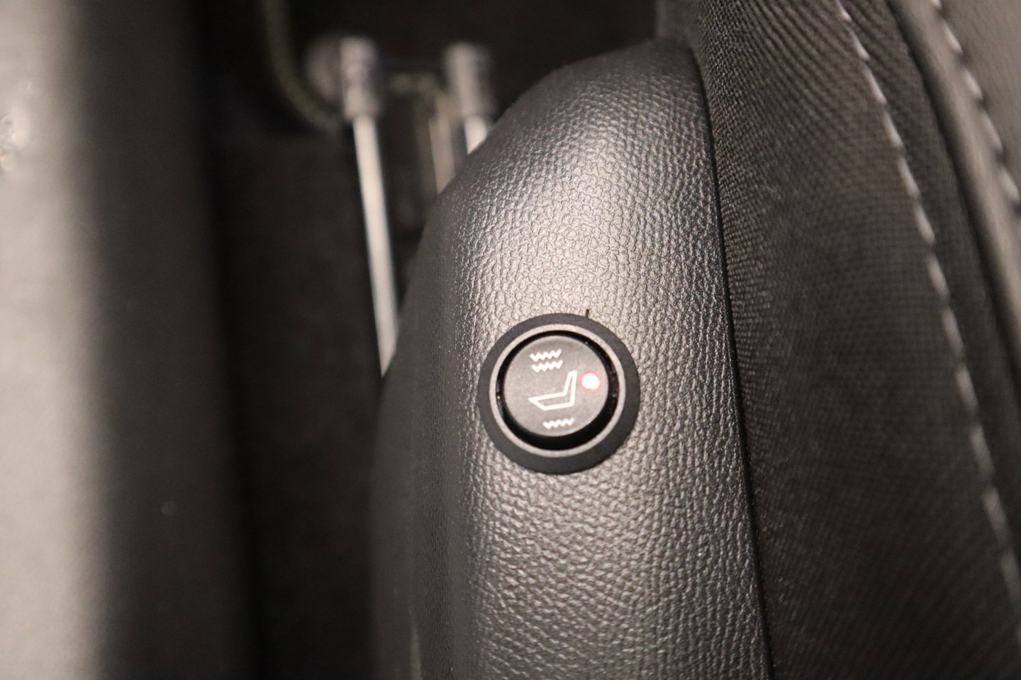 Peugeot 208 1.2 PureTech GT Pack ACC Navi Keyless LED Panoramadak 24 maanden garantie mogelijk (*vraag naar de voorwaarden)