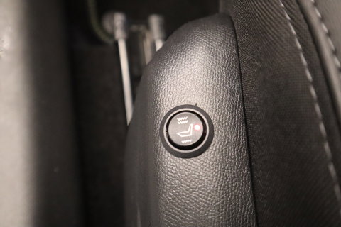 Peugeot 208 1.2 PureTech GT Pack ACC Navi Keyless LED Panoramadak 24 maanden garantie mogelijk (*vraag naar de voorwaarden)