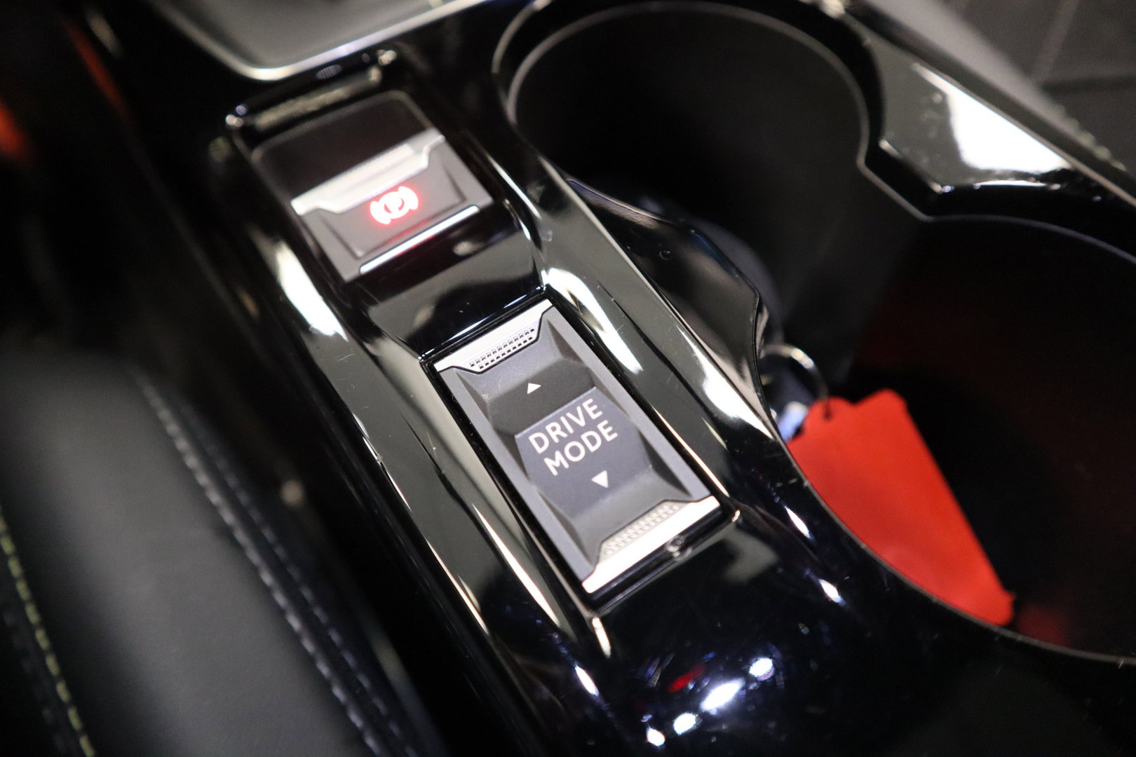 Peugeot 208 1.2 PureTech GT Pack ACC Navi Keyless LED Panoramadak 24 maanden garantie mogelijk (*vraag naar de voorwaarden)
