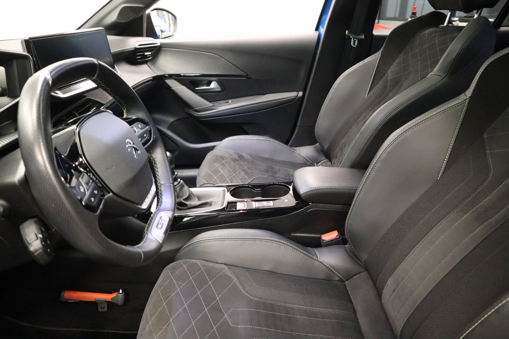 Peugeot 208 1.2 PureTech GT Pack ACC Navi Keyless LED Panoramadak 24 maanden garantie mogelijk (*vraag naar de voorwaarden)