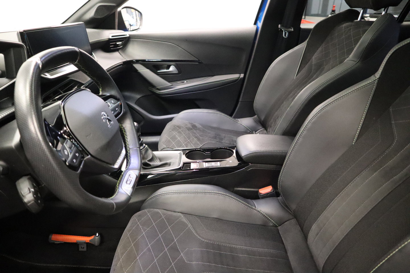 Peugeot 208 1.2 PureTech GT Pack ACC Navi Keyless LED Panoramadak 24 maanden garantie mogelijk (*vraag naar de voorwaarden)