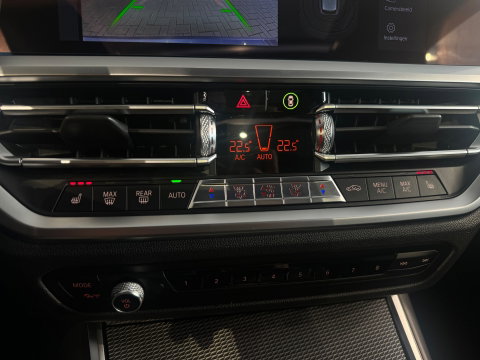 BMW 3 Serie Touring 330i Pano|Harman Kardon|HuD|Trekhaak|Keyless|Laser