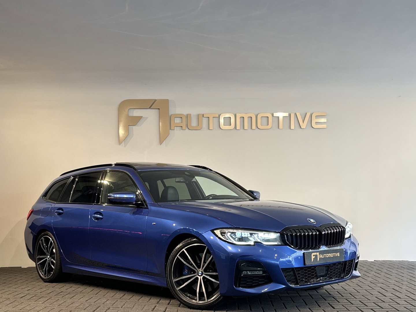 BMW 3 Serie Touring 330i Pano|Harman Kardon|HuD|Trekhaak|Keyless|Laser
