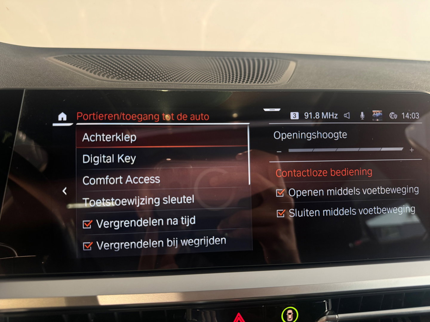 BMW 3 Serie Touring 330i Pano|Harman Kardon|HuD|Trekhaak|Keyless|Laser