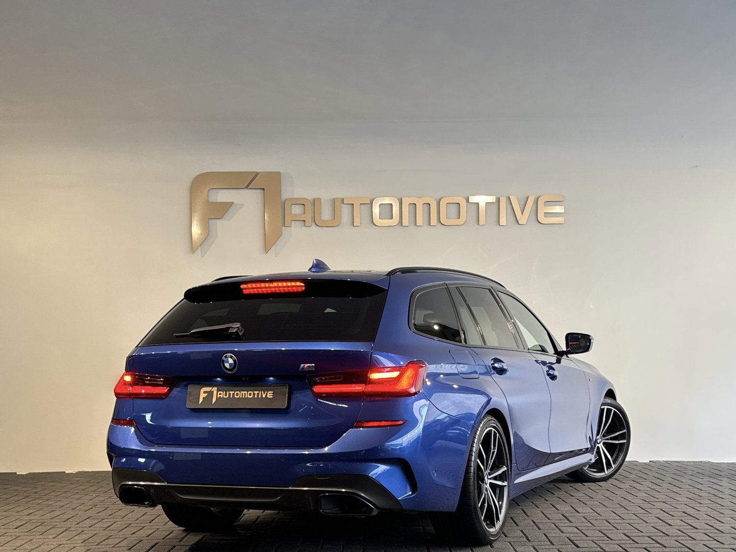 BMW 3 Serie Touring 330i Pano|Harman Kardon|HuD|Trekhaak|Keyless|Laser