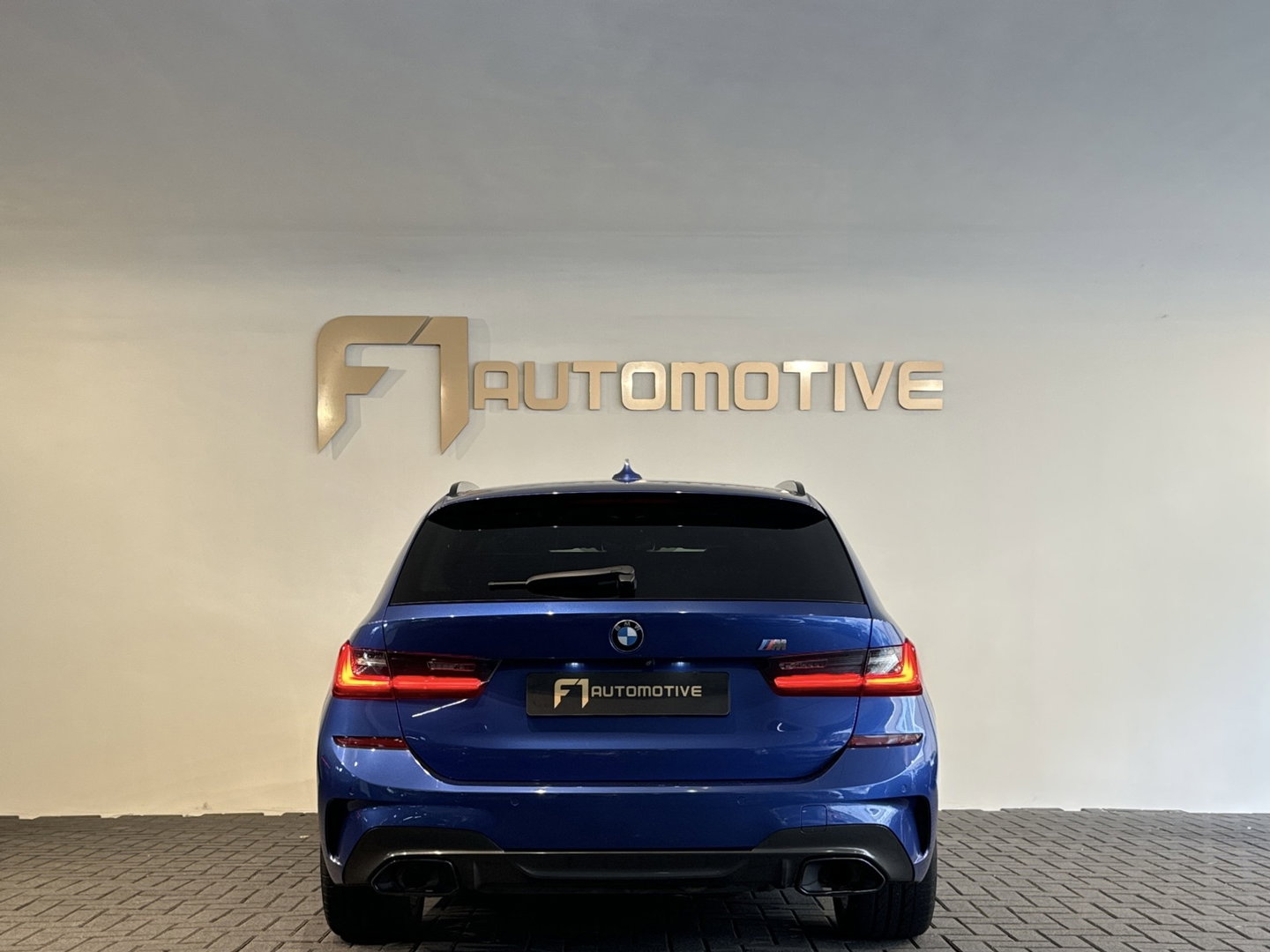 BMW 3 Serie Touring 330i Pano|Harman Kardon|HuD|Trekhaak|Keyless|Laser